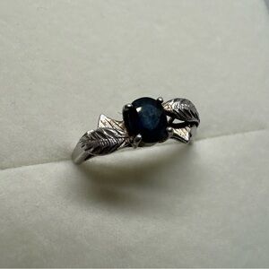 Vintage 14k White Gold Oval Blue Sapphire Ring With Leaf Details Size 6.75